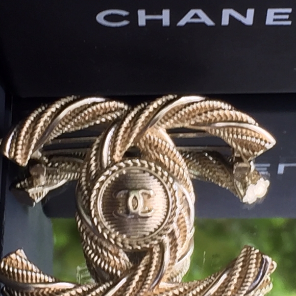 Authentic Chanel CC Brooch - Picture 6 of 6
